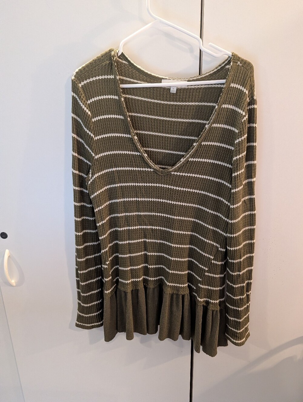 Eri & Ali XL Striped Olive V-Neck Ruffle Hem Women's Top